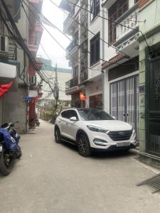 Bán gấp nhà phổ Đào Tấn 30m 5 tầng mt 4m, ngõ 3 gác. 50m ra ô tô.