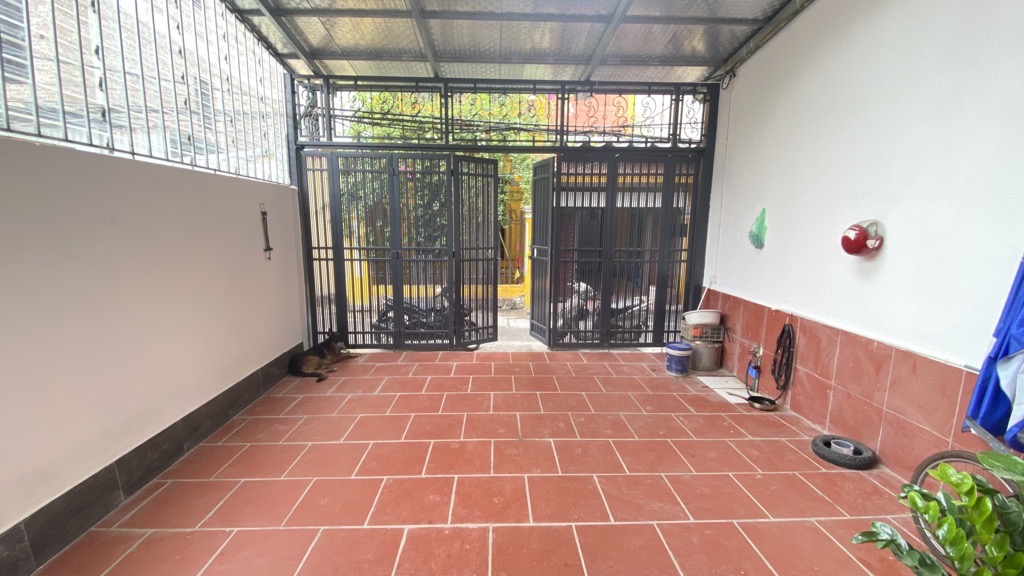 Bán nhà mặt ngõ đông ngạc 12m 3 tầng 16 tỷ sát nách đường lớn.