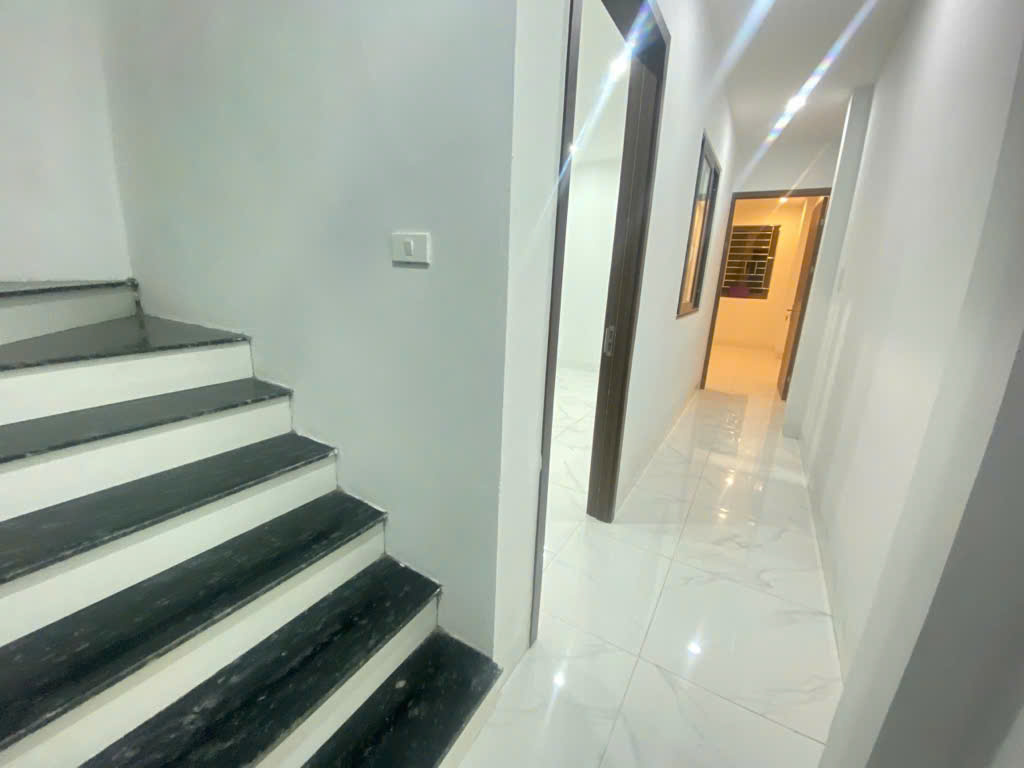 bán nhà cổ nhuế 4 tầng 75m 14.8 tỷ khung cột chắc chán nhà mới tinh.