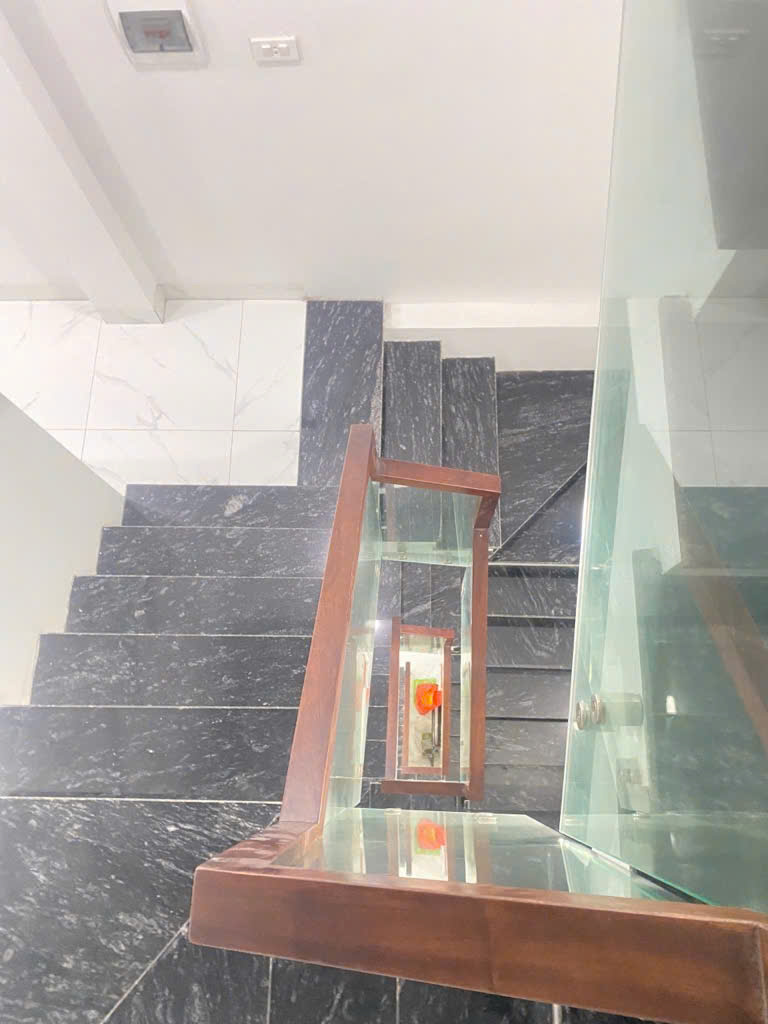 bán nhà cổ nhuế 6 tầng thang máy 32m giá 8.85 tỷ nhà mới xây đẹp full đồ.