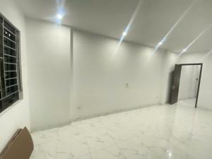 bán nhà cổ nhuế 4 tầng 75m 14.8 tỷ khung cột chắc chán nhà mới tinh.