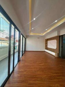 Nhà đẹp ngay mặt phố, ba bước ra trục chính, dân cư dân trí cao