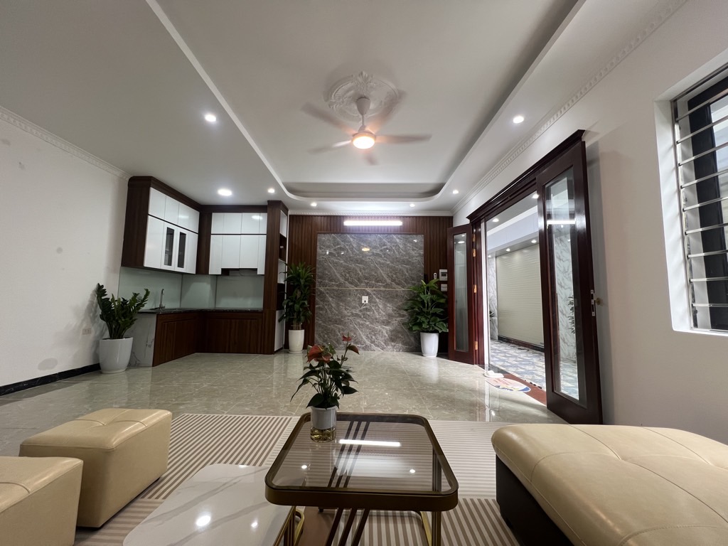 Bán Nhà Thạch Bàn, DT 40m2, 5 tầng, mt 6,5m, 6,7 tỷ