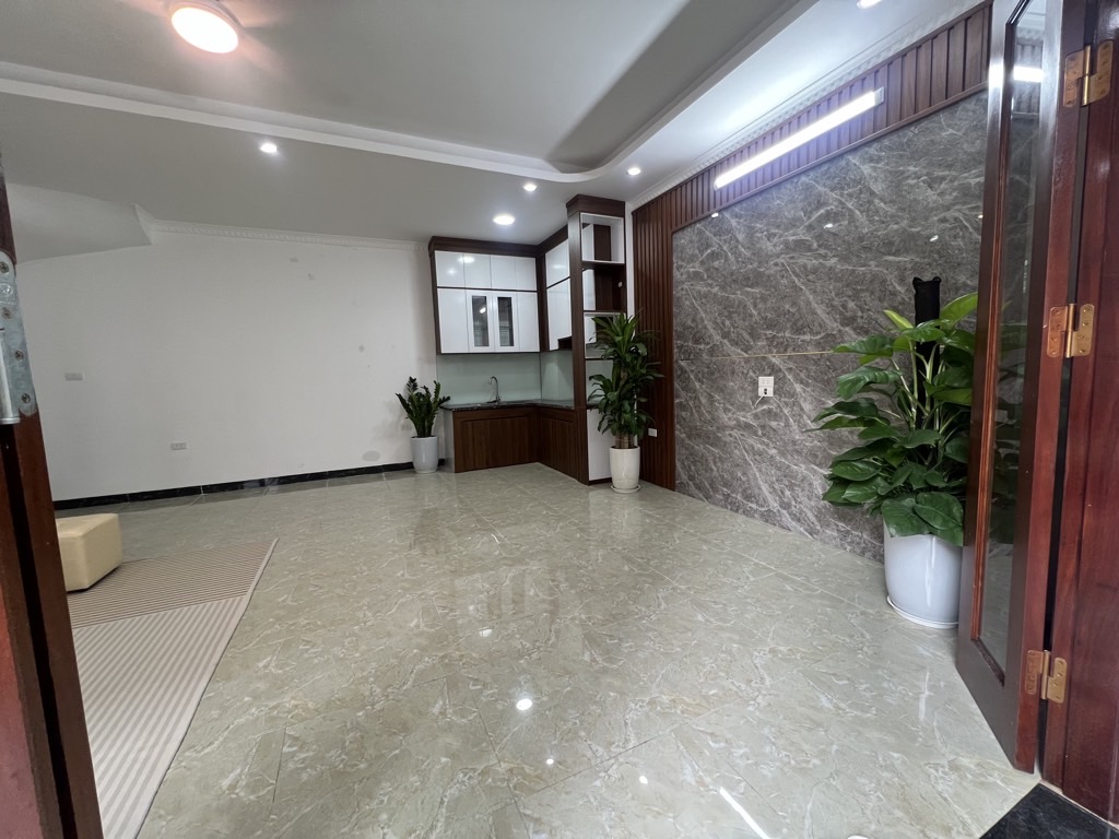 Bán Nhà Thạch Bàn, DT 40m2, 5 tầng, mt 6,5m, 6,7 tỷ