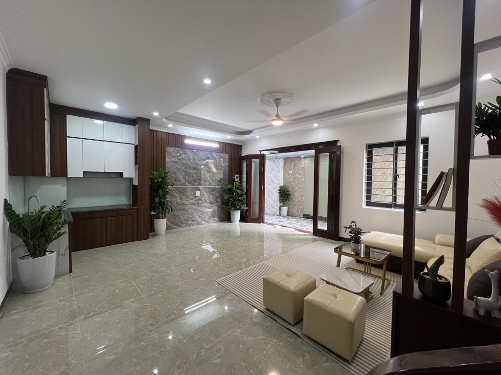 Bán Nhà Thạch Bàn, DT 40m2, 5 tầng, mt 6,5m, 6,7 tỷ