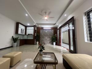 Bán Nhà Thạch Bàn, DT 40m2, 5 tầng, mt 6,5m, 6,7 tỷ