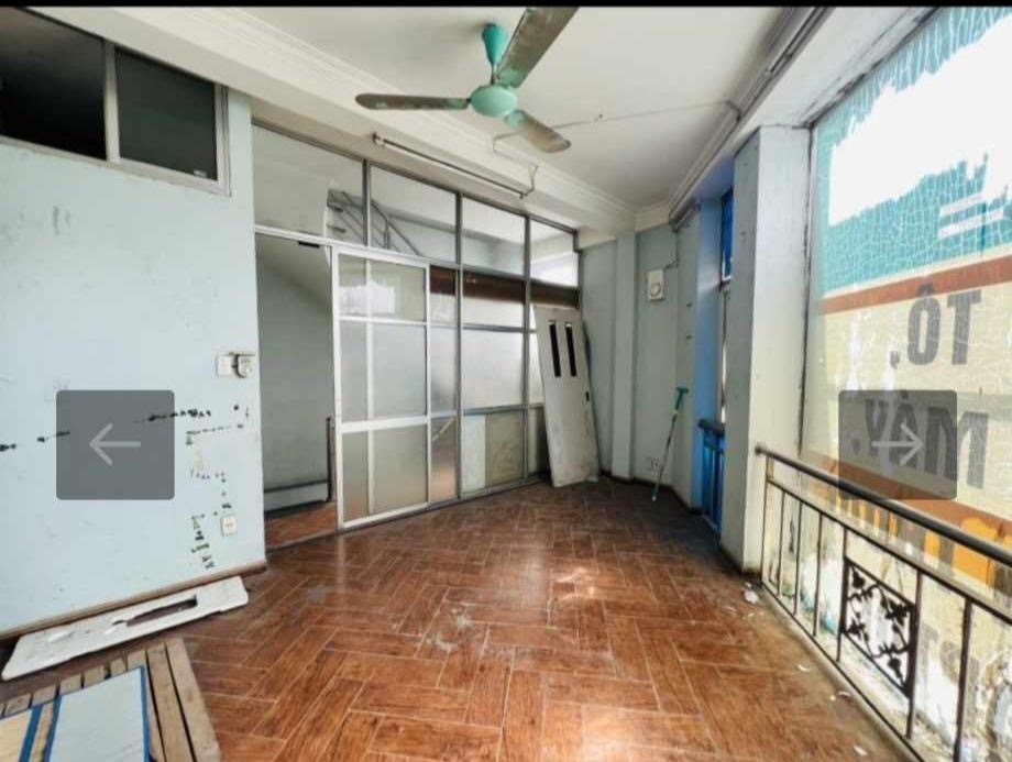 Đê La Thành - Mặt phố - Vỉa hè