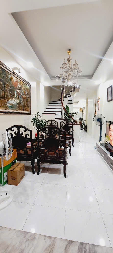 NHÀ ĐẸP LÊ DUẨN - GẦN PHỐ 2 THOÁNG - CHỈ VIỆC XÁCH VALI VỀ Ở- CÁCH CÔNG VIÊN THỐNG NHẤT 300M