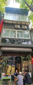 NHÀ MẶT PHỐ KINH DOANH - VỈA HÈ RỘNG- MẶT TIỀN RỘNG - NỞ HẬU ĐẸP ĐẼ - SỔ VUÔNG