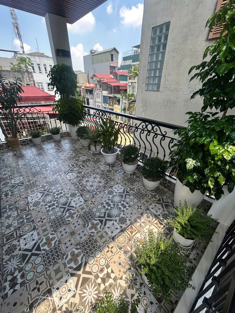 HIẾM NHÀ ĐẸP PHỐ KIM MÃ-5 TẦNG THANG MÁY CHẠY VÙ VÙ-Ô TÔ ĐỖ CỔNG, SÁT SẠT PHỐ ,NHỈNH 15 TỶ
