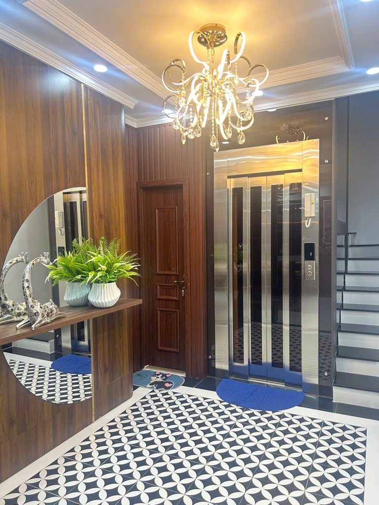 HIẾM NHÀ ĐẸP PHỐ KIM MÃ-5 TẦNG THANG MÁY CHẠY VÙ VÙ-Ô TÔ ĐỖ CỔNG, SÁT SẠT PHỐ ,NHỈNH 15 TỶ