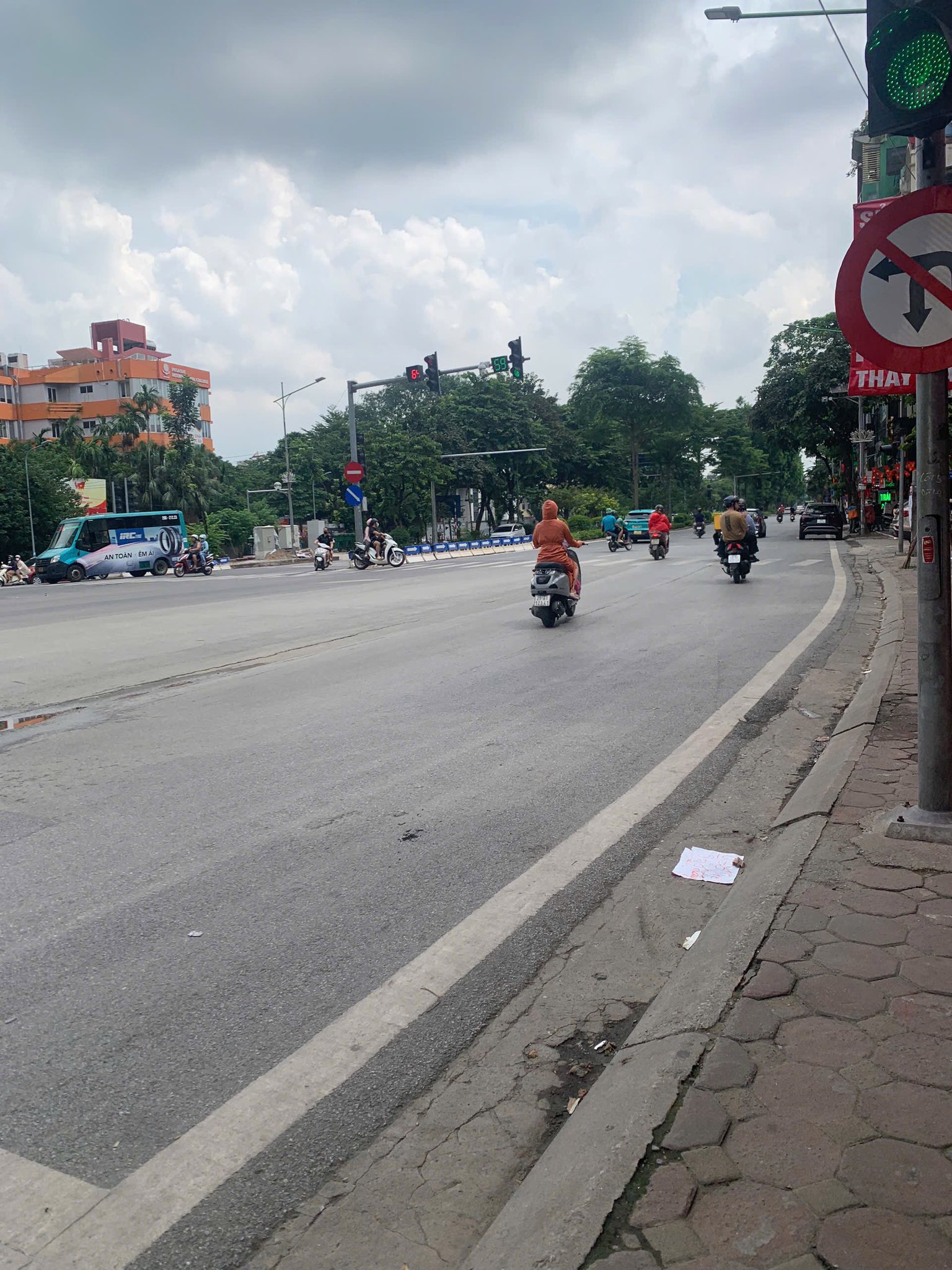 KIM MÃ NHÀ ĐẸP Ở LUÔN-LÔ GÓC 2 THOÁNG,10M RA Ô TÔ-5 TẦNG CHỈ NHỈNH 6 TỶ