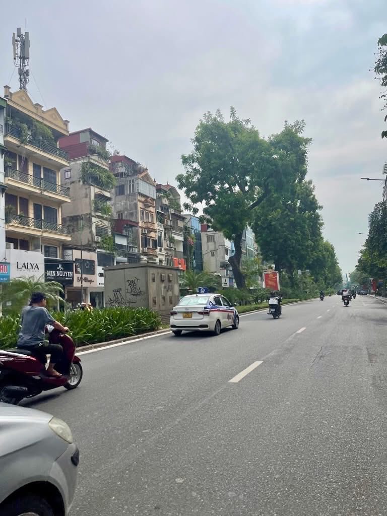 BÁN NHÀ PHỐ KIM MÃ GIÁ HÀ ĐÔNG-DTSD 50M NHỈNH 3 TỶ FULL NỘI THẤT-Ô TÔ ĐỖ 10M