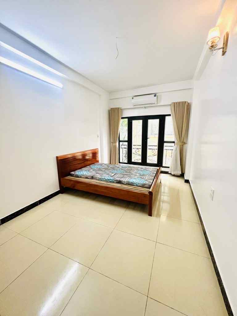 NHÀ MỚI KCBT CHẮC CHẮN - 2 THOÁNG TRƯỚC SAU  - FULL NỘI THẤT - KHÁCH VỀ Ở LUÔN . -  5.85 tỵ