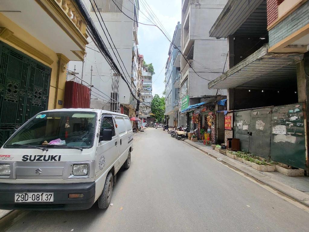 Bán nhà phố Nguyễn Xiển quận thanh xuân 60m ,phân lô ,ô tô tránh,sổ đẹp