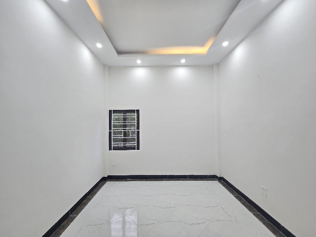 Cần bán gấp nhà đẹp phố Minh Khai quận hai bà trưng 39m x 4 tầng ,sổ đẹp