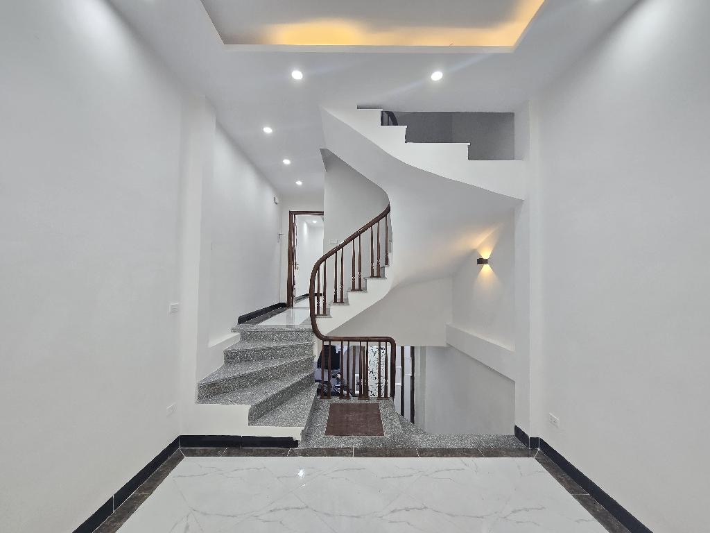 Cần bán gấp nhà đẹp phố Minh Khai quận hai bà trưng 39m x 4 tầng ,sổ đẹp