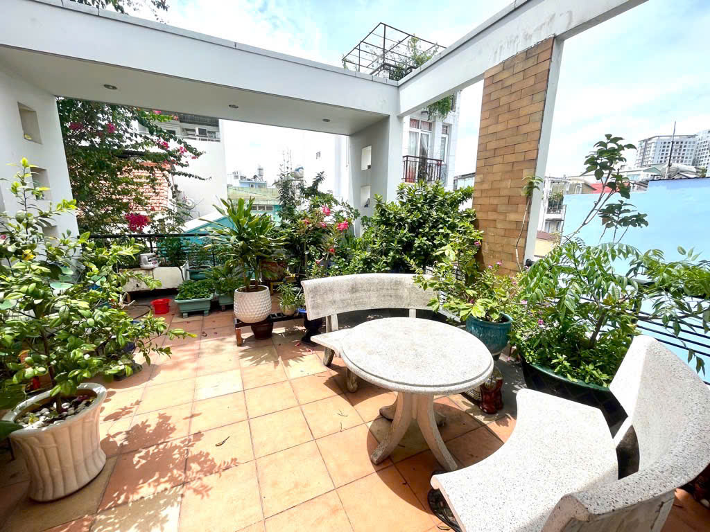 BÁN NHÀ RIÊNG TRẦN QUANG DIỆU, Q3,70M2, 4 TẦNG, GIÁ 11.5 TỶ.