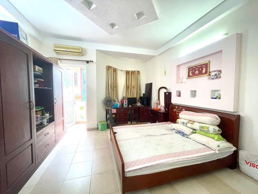 BÁN NHÀ RIÊNG TRẦN QUANG DIỆU, Q3,70M2, 4 TẦNG, GIÁ 11.5 TỶ.