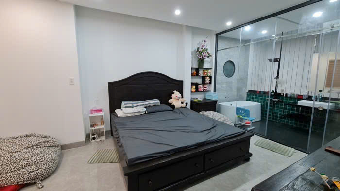 Bán nhà Phan Văn Trị ngang 4.2 dài 16m 67m2 thổ cư 4 lầu giá 8.3 tỷ.