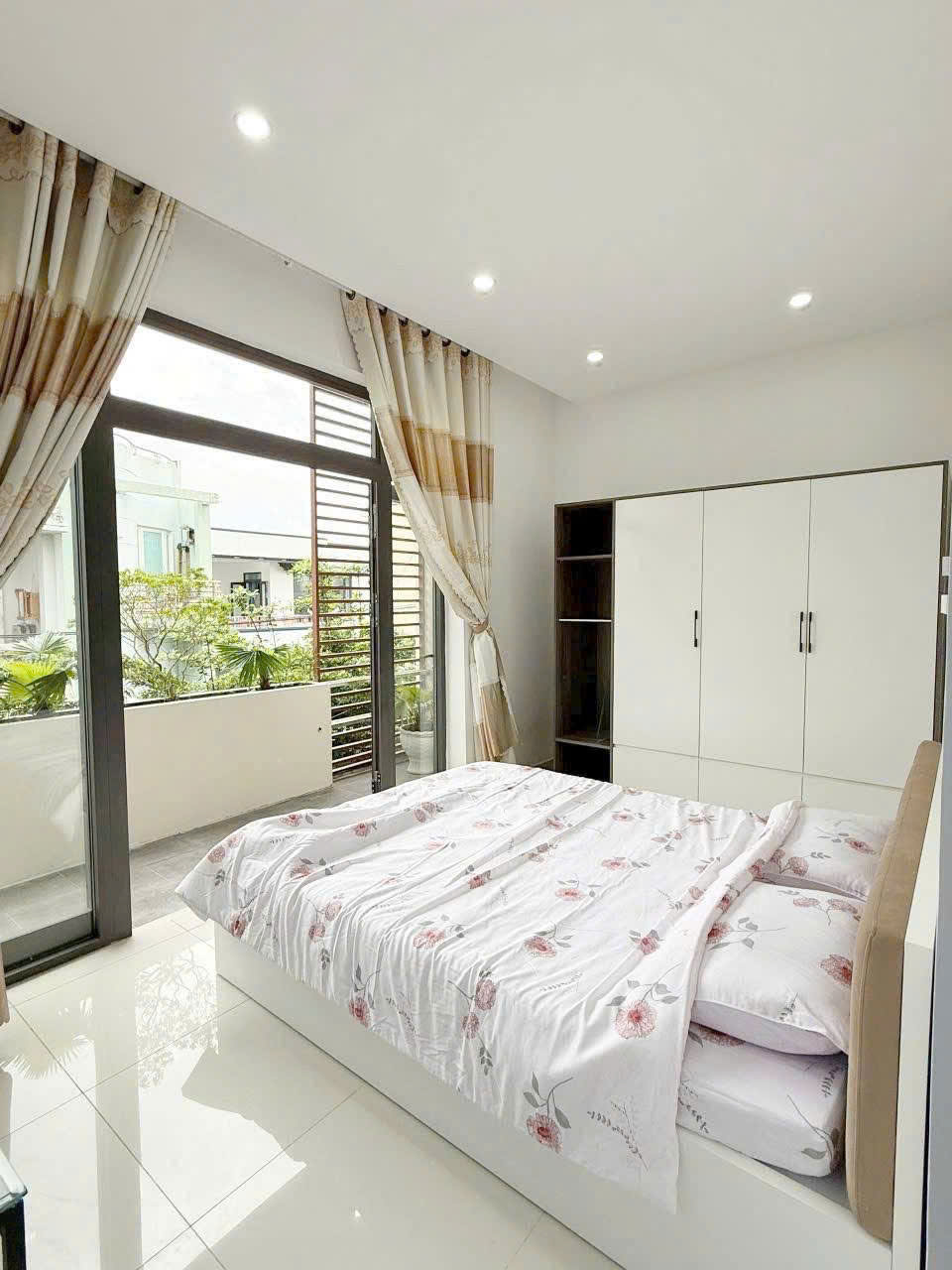 Bán nhà Nơ Trang Long ngang 4.5 dài16m nhà 4 tầng chỉ 8.2 tỷ.