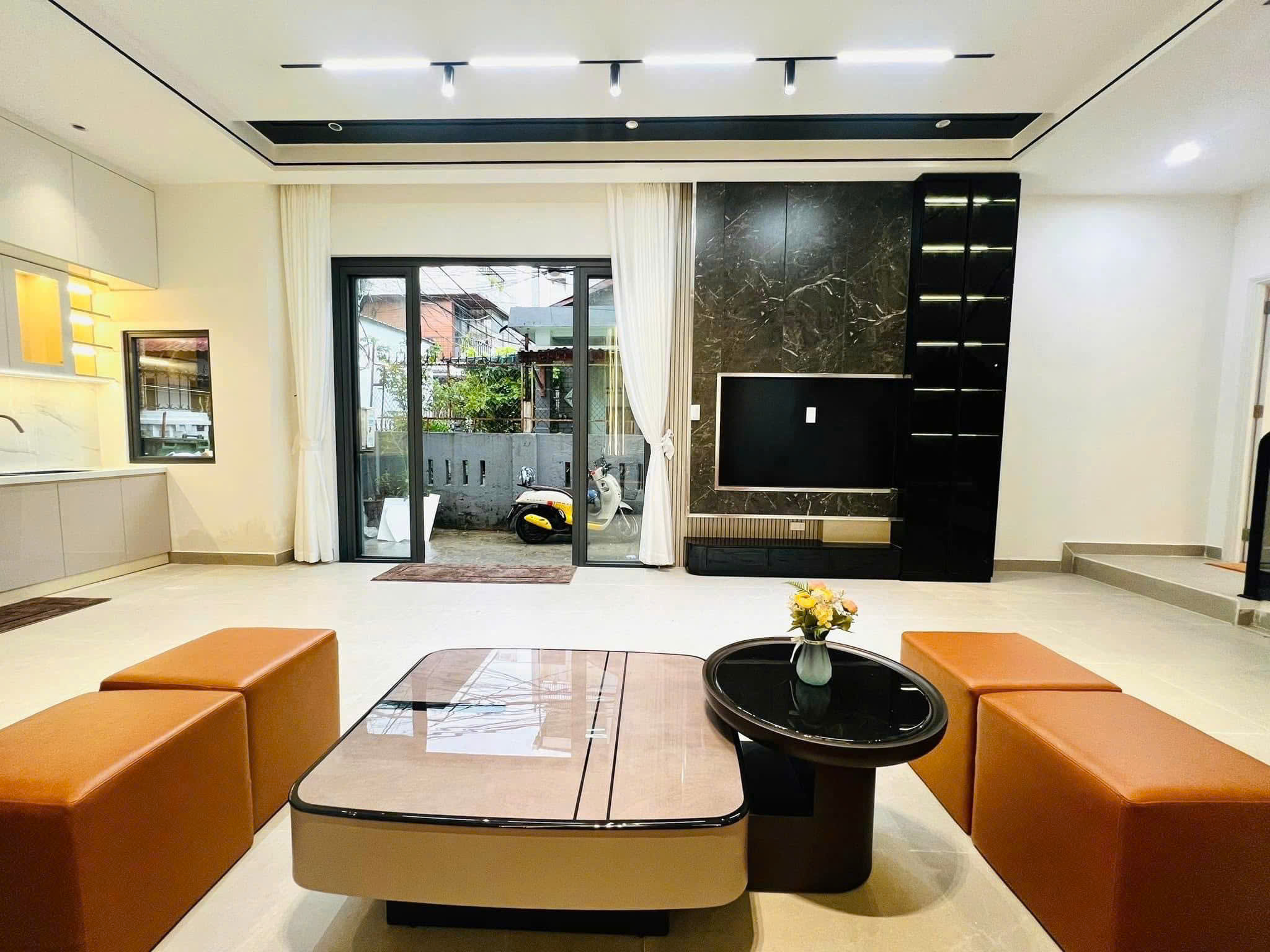 Bán nhà Quận Bình Thạnh, Hoàng hoa Thám DT 4.2x16=67m2 nhà 4 tầng giá 8 tỷ