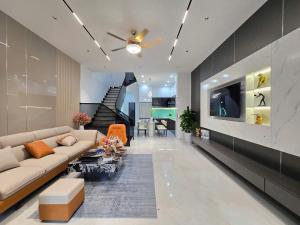 Bán nhà Phan Văn Trị ngang 4.2 dài 16m 67m2 thổ cư 4 lầu giá 8.3 tỷ.