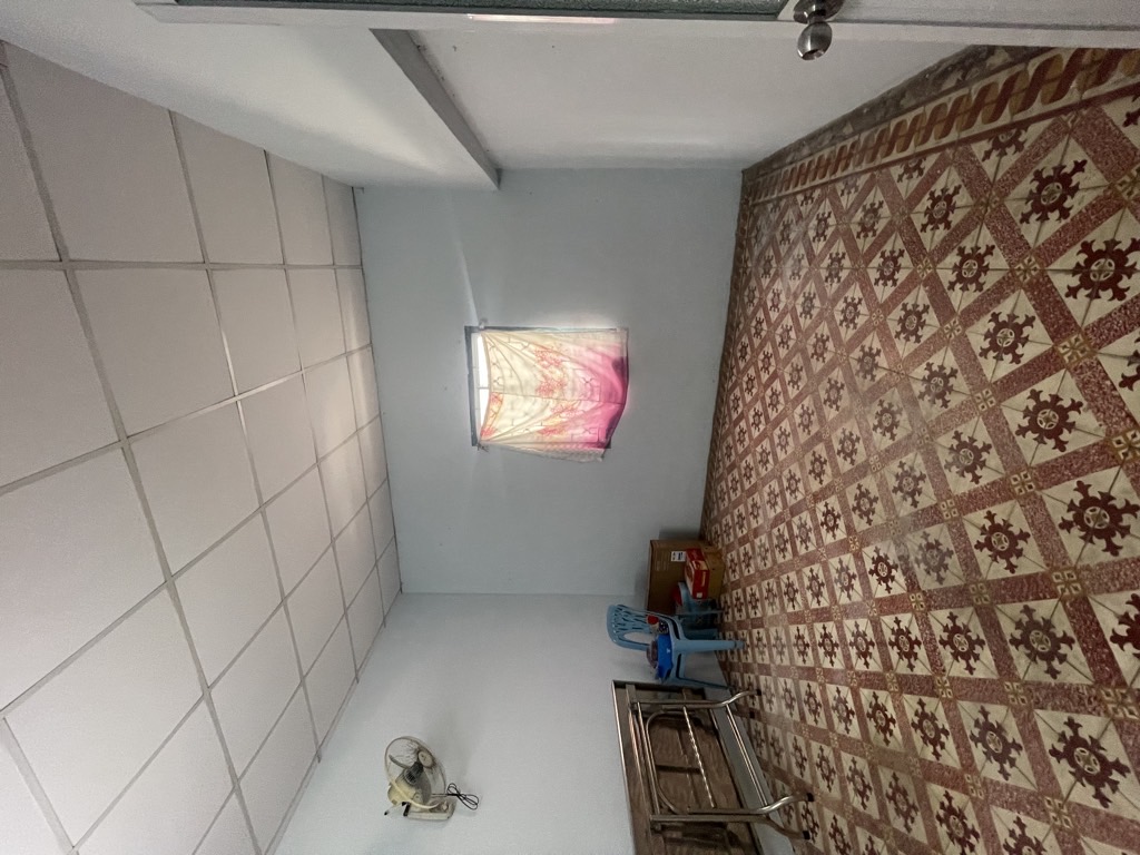 BÁN NHÀ QUẬN 4 - HẺM XE HƠI NGUYỄN KHOÁI  - NHÀ 2 TẦNG CŨ CHÍNH CHỦ LÂU ĐỜI - PHÙ HỢP XÂY SỬA MỚI LẠI Ở - DIỆN TÍCH 157M2 NGANG 6.5M NỞ HẬU ĐẸP - XE HƠI NGỦ TRONG NHÀ