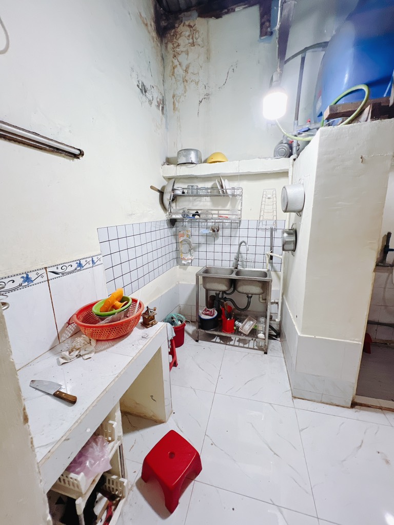 KHU DÂN CƯ HIỆN HỮU KHÔNG QUY HOẠCH - ĐOÀN VĂN BƠ  2 TẦNG NHÀ CŨ TIỆN XÂY MỚI  - 2PN    -  CHÍNH CHỦ CHỈ 3,35 TỶ