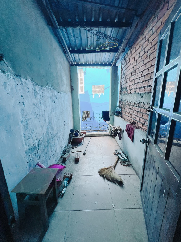 KHU DÂN CƯ HIỆN HỮU KHÔNG QUY HOẠCH - ĐOÀN VĂN BƠ  2 TẦNG NHÀ CŨ TIỆN XÂY MỚI  - 2PN    -  CHÍNH CHỦ CHỈ 3,35 TỶ