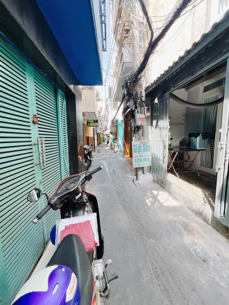 KHU DÂN CƯ HIỆN HỮU KHÔNG QUY HOẠCH - ĐOÀN VĂN BƠ  2 TẦNG NHÀ CŨ TIỆN XÂY MỚI  - 2PN    -  CHÍNH CHỦ CHỈ 3,35 TỶ