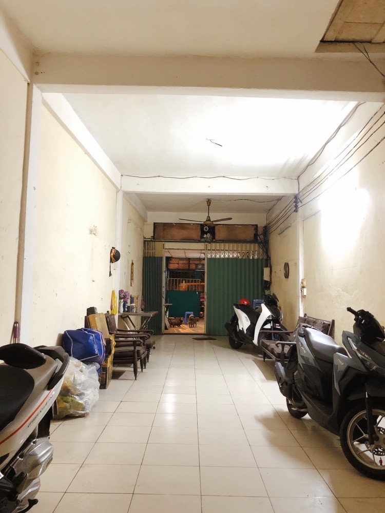 - Chính chủ cần tiền bán gấp nhà mặt tiền Đường Nguyễn Tất Thành, P18 q4 (đối diện kho 11 Cảng Sài Gòn . vew bờ sông cảng Sài Gòn ) ngang ngửa THẨM ĐỊNH NHÀ. ,