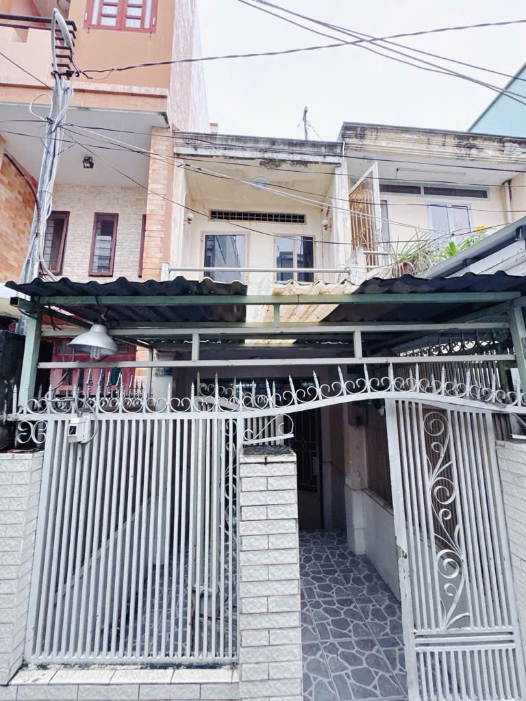 Toi chủ nhà Cần bán gấp 1 căn nhà c4 quận 4 tiện xây mới.