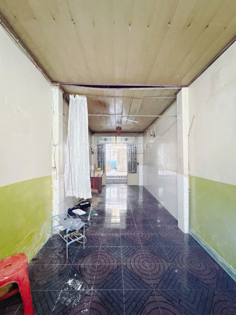 Toi chủ nhà Cần bán gấp 1 căn nhà c4 quận 4 tiện xây mới.