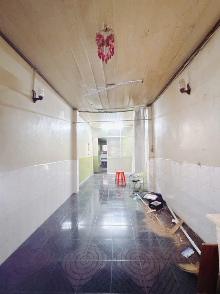 Toi chủ nhà Cần bán gấp 1 căn nhà c4 quận 4 tiện xây mới.