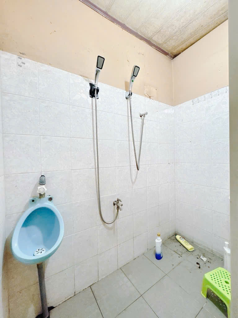 Toi chủ nhà Cần bán gấp 1 căn nhà c4 quận 4 tiện xây mới.