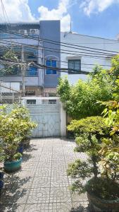 BÁN NHÀ QUẬN 4 - HẺM XE HƠI NGUYỄN KHOÁI - NHÀ 2 TẦNG CŨ CHÍNH CHỦ LÂU ĐỜI - PHÙ HỢP XÂY SỬA MỚI LẠI Ở - DIỆN TÍCH 157M2 NGANG 6.5M NỞ HẬU ĐẸP - XE HƠI NGỦ TRONG NHÀ