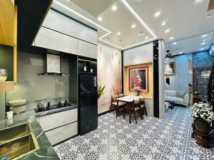 HOA HẬU HAI MẶT THOÁNG 45M2, TẶNG NỘI THẤT, OTO DỪNG ĐỖ 10M, Khương Đình giá 7XX tỷ