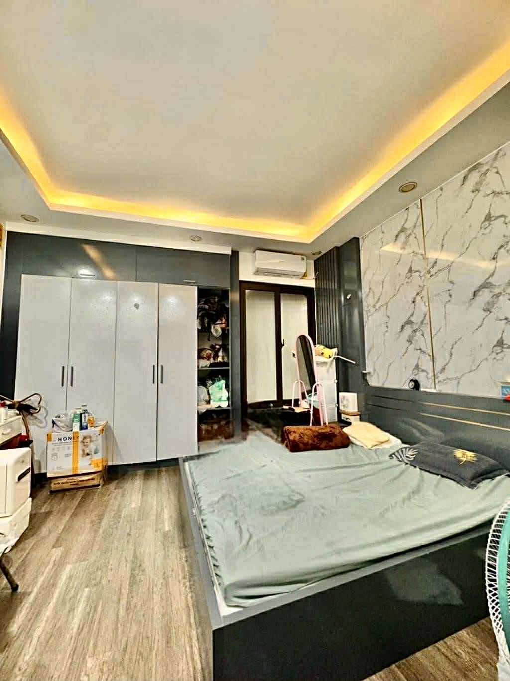 Bán nhà Giải Phóng- Hoàng Mai NHÀ 6 TẦNG- 2 THOÁNG - THANG MÁY - NGÕ THÔNG - Ô TÔ NHỎ VÀO NHÀ - KINH DOANH - CÁCH MẶT ĐƯỜNG GIẢI PHÓNG 50M.