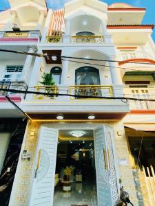 NHÀ ĐẸP FULL NỘI THẤT NẰM SÁT QUẬN 7- PHÚ MỸ HƯNG - FULL NỘI THẤT - HẺM XE TẢI 6M