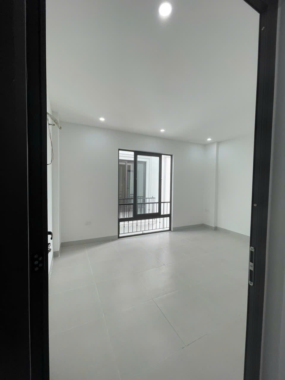 Nhà 4 tầng Vân Nội gần Võ Nguyên Giáp TC hơn 4 tỷ 4 ngủ có sân BBQ oto 4 chỗ đỗ cửa