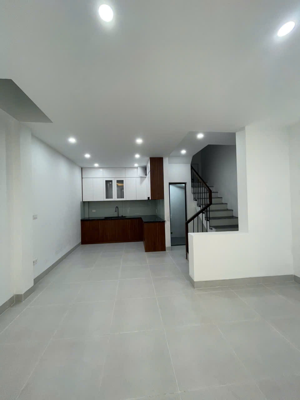 Nhà 4 tầng Vân Nội gần Võ Nguyên Giáp TC hơn 4 tỷ 4 ngủ có sân BBQ oto 4 chỗ đỗ cửa