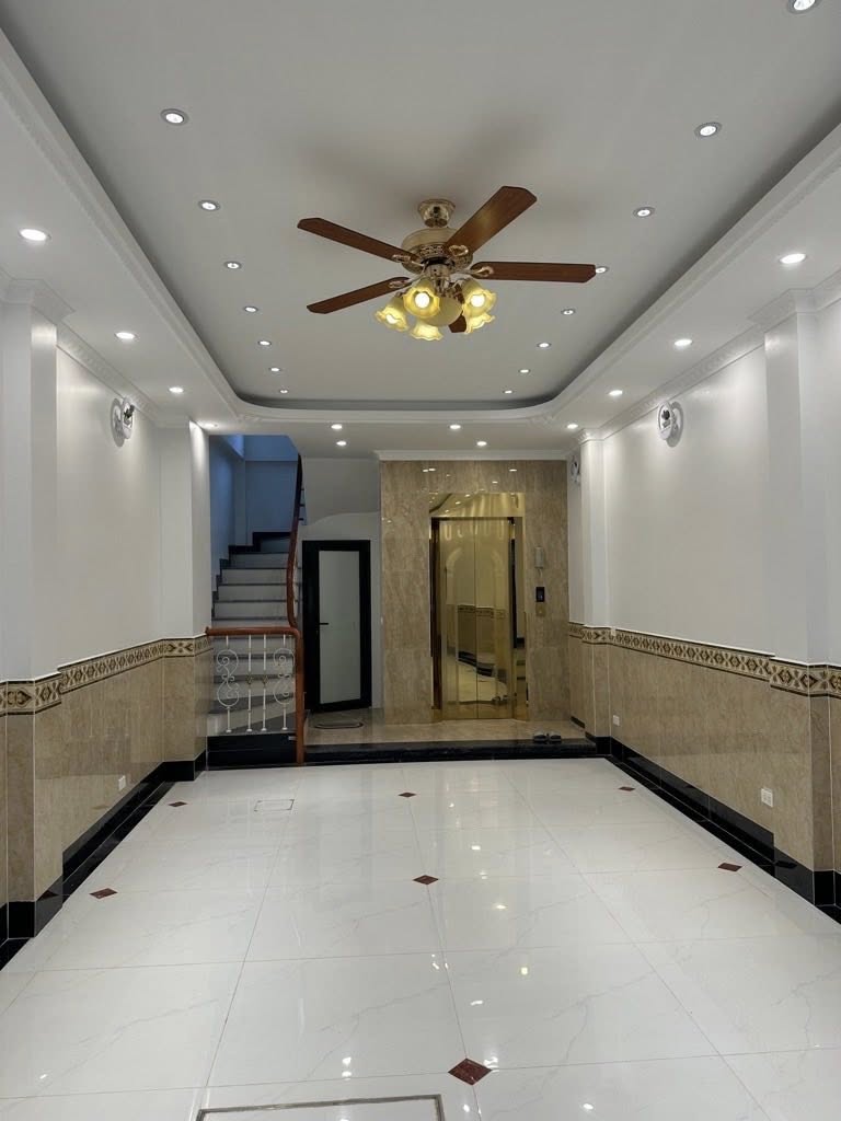 NHÀ 7 TẦNG - THANG MÁY - full Nội Thất xịn nhập khẩu - Gara ô tô - TRUNG TÂM Ngọc Thụy - BAY NHANH