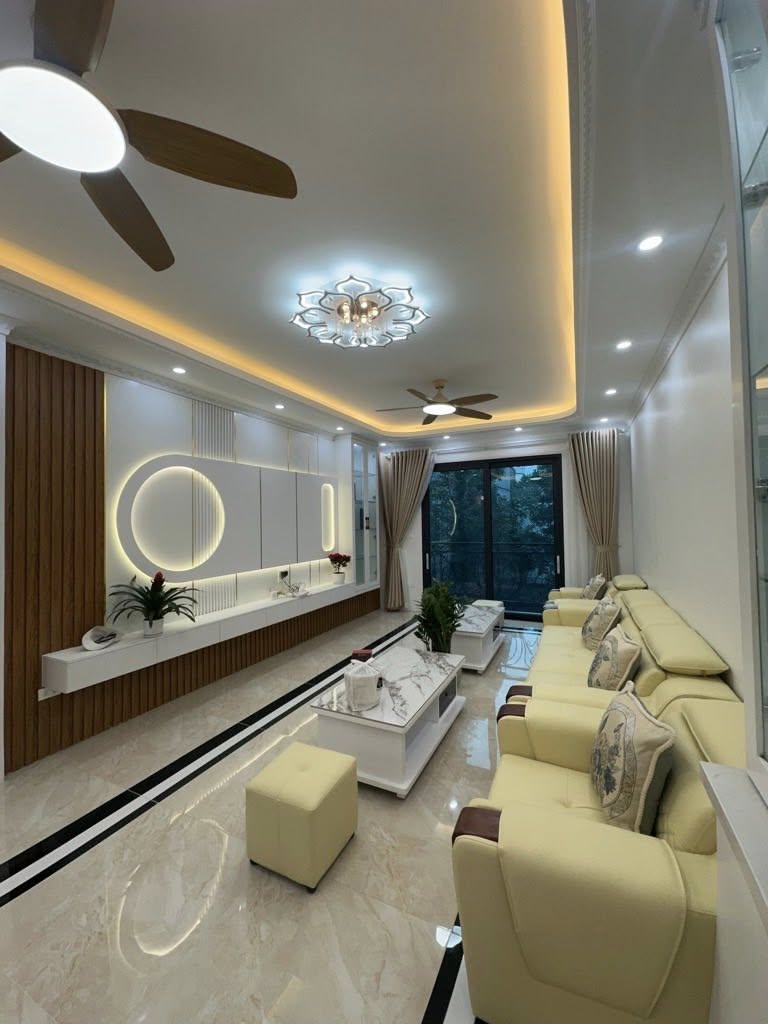 NHÀ 7 TẦNG - THANG MÁY - full Nội Thất xịn nhập khẩu - Gara ô tô - TRUNG TÂM Ngọc Thụy - BAY NHANH