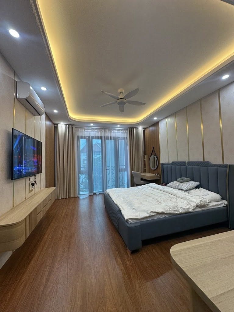 NHÀ 7 TẦNG - THANG MÁY - full Nội Thất xịn nhập khẩu - Gara ô tô - TRUNG TÂM Ngọc Thụy - BAY NHANH