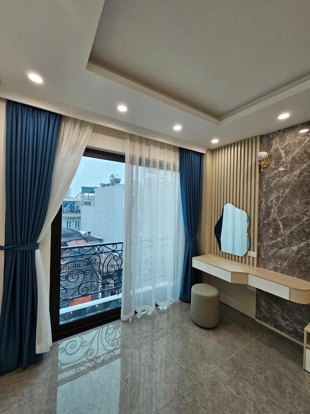 SIÊU PHẨM 6 TẦNG THANG MÁY MỚI TOANH – FULL NỘI THẤT SANG XỊN