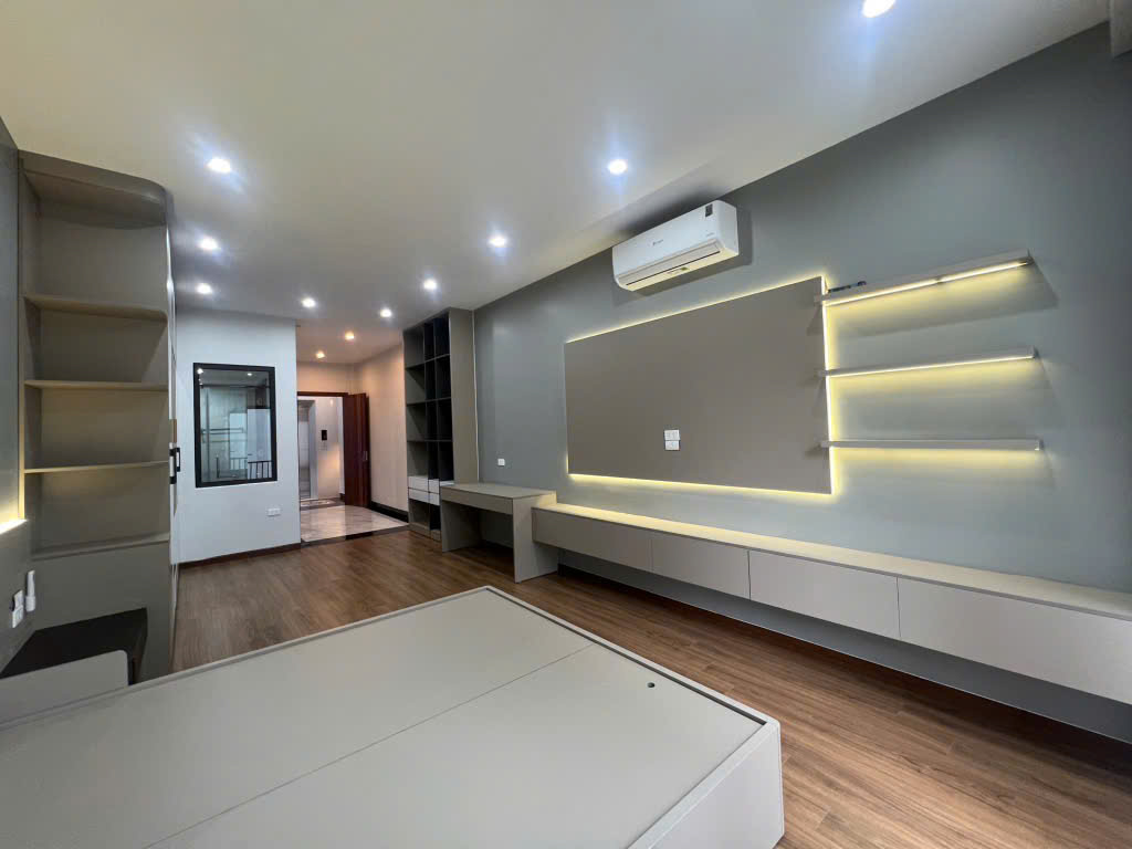 NHÀ ĐÂN XÂY TÂM HUYẾT - NGÕ THÔNG HỒNG TIẾN. 5 TẦNG THANG MÁY NỘI THẤT SỊN SÒ