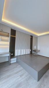 TRUNG TÂM BỒ ĐỀ - HOÀNG NHƯ TIẾP ,Ô TÔ ĐỖ CỔNG