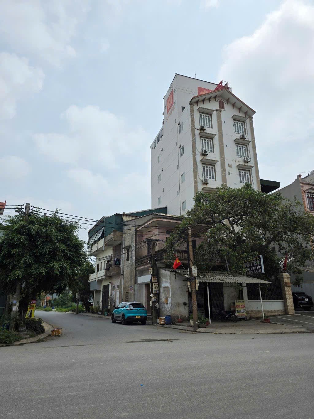 B A.N đất tặng nhà,Chí Trung, Tân Quang, Văn Lâm. Lô góc, ô tô tránh thông, kinh doanh, gần khu công nghiệp,  view công viên
