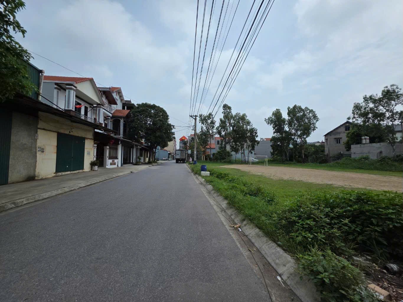 B A.N đất tặng nhà,Chí Trung, Tân Quang, Văn Lâm. Lô góc, ô tô tránh thông, kinh doanh, gần khu công nghiệp,  view công viên